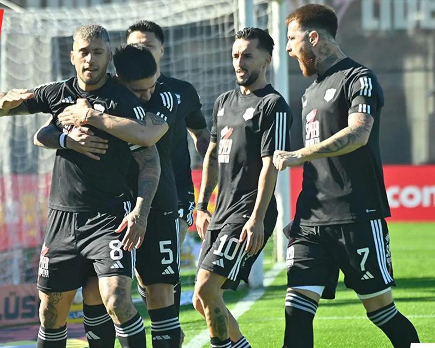 Riestra se hizo fuerte de local y le ganó a Estudiantes por el Torneo Clausura