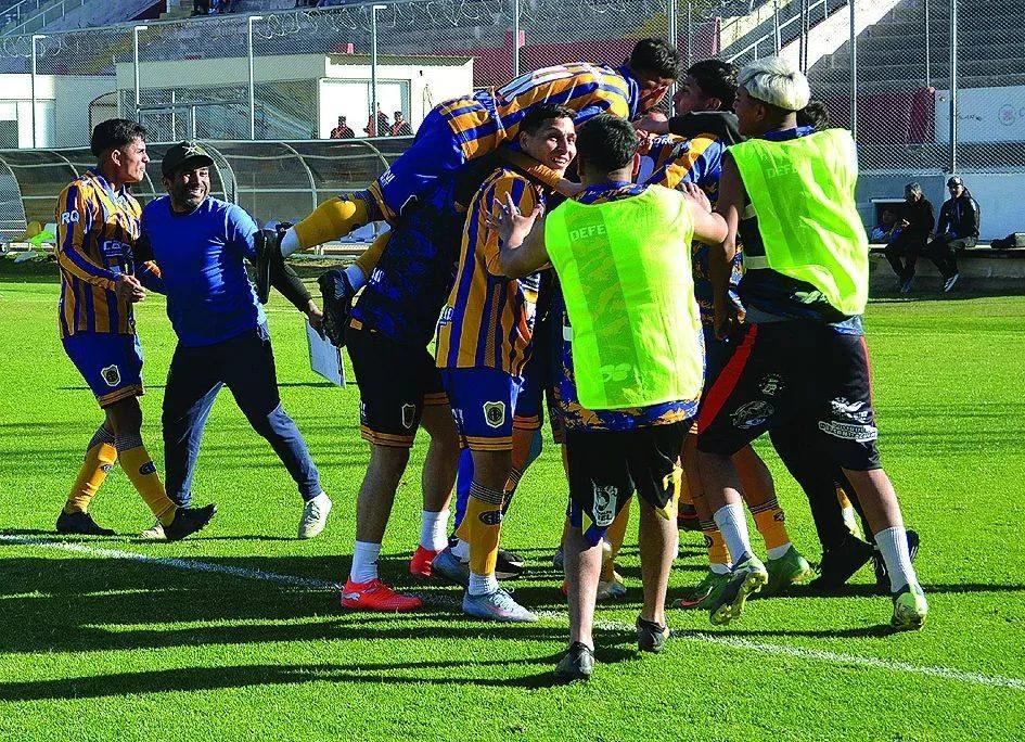 Defensores venció a Tesorieri y avanzó a los cuartos de final