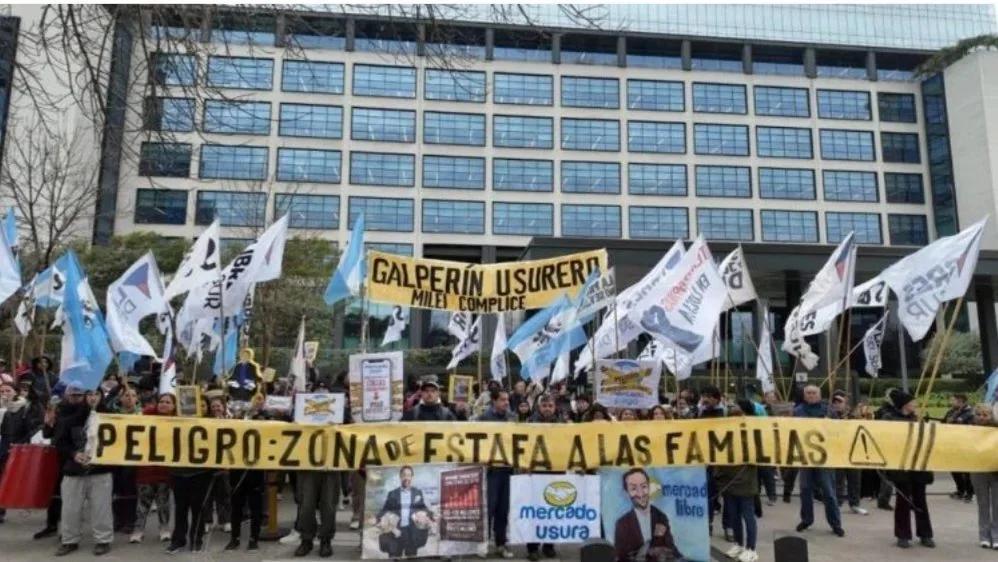 Libres del Sur marcha al Congreso por familias endeudadas