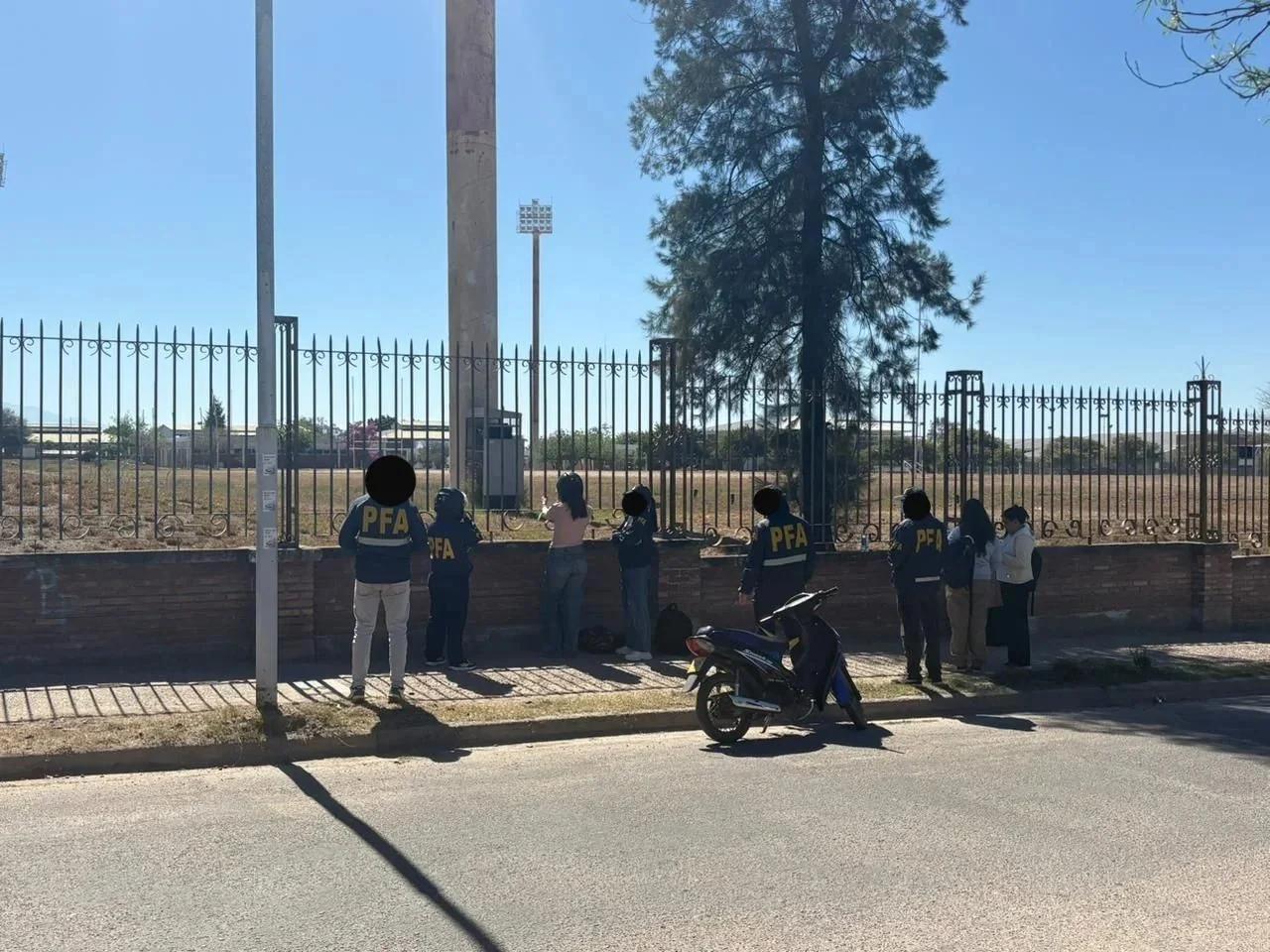 Detuvieron a una mujer con flores de marihuana cerca de la UNLaR