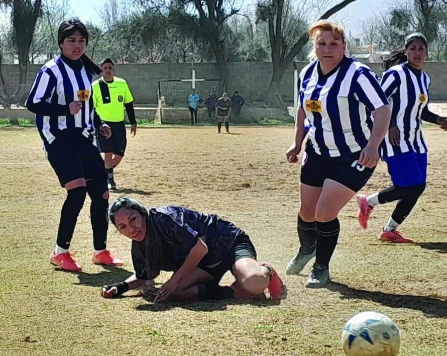 Independiente es finalista del fútbol femenino en Famatina