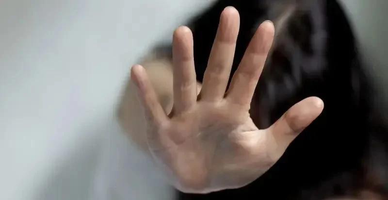 Investigan una denuncia por abuso sexual y detuvieron a un ex policía en Chileci