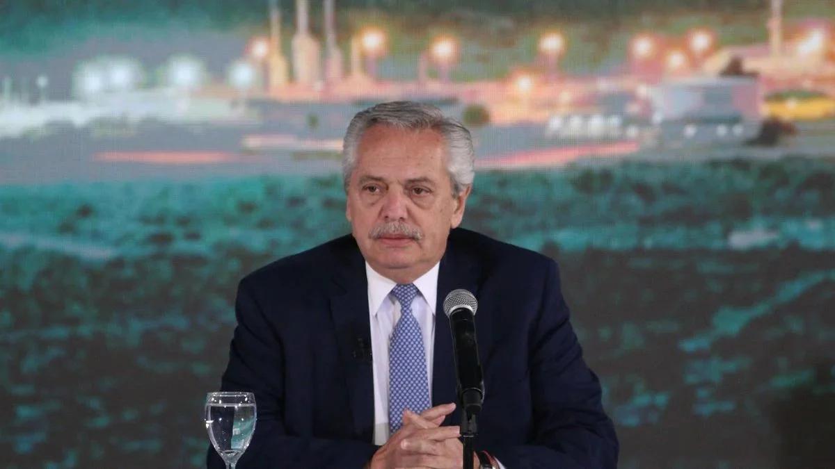 Denuncian a Alberto Fernández por traición a la patria